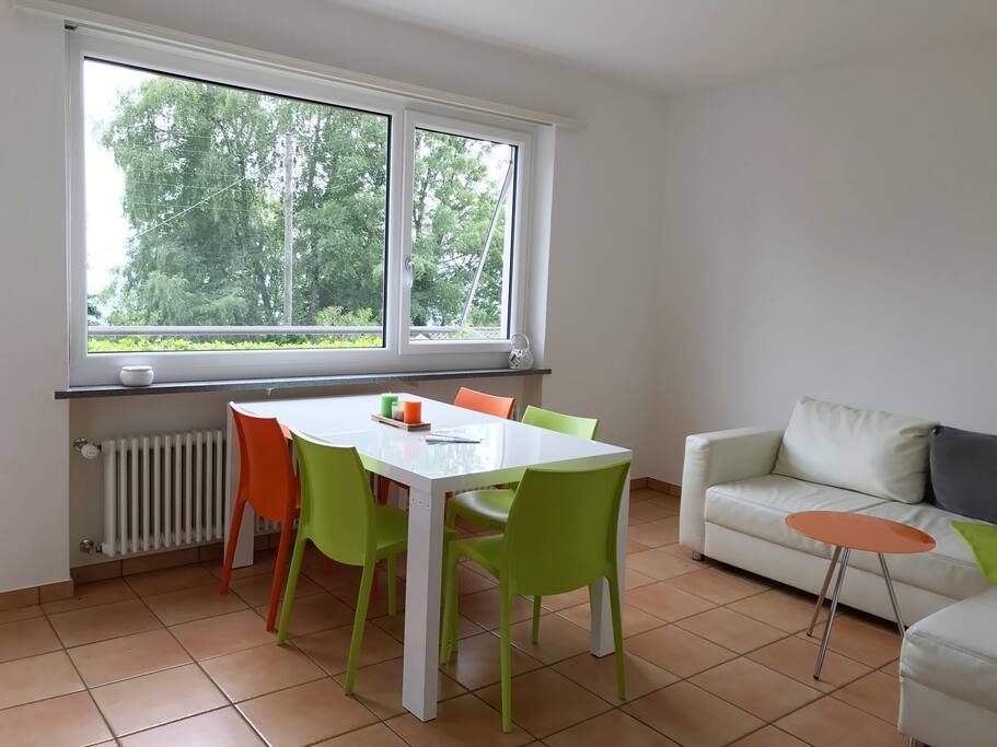 Wohnzimmer mit Essplatz