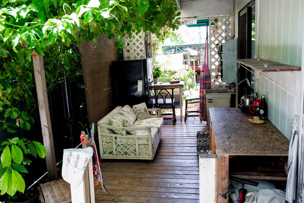 The outside set up. A rustic add-on to the single bedroom giving you an outdoor cozy place to cruise. The lilikoi ceiling keeps you cool. And the fruit is hanging!