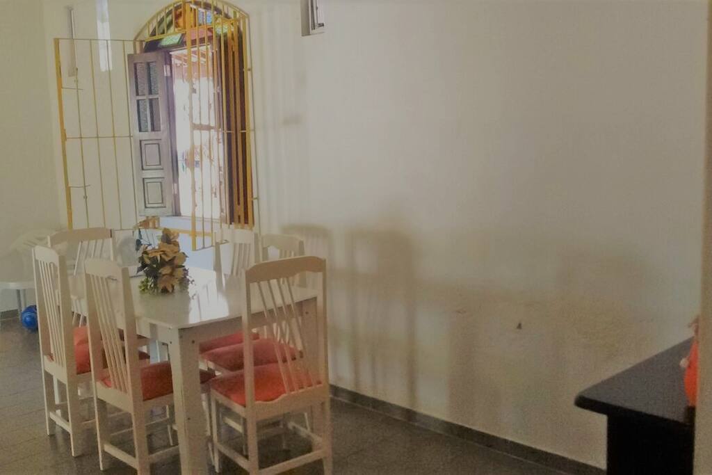 Sala, vista do hall para os quartos