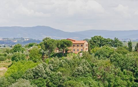 2 Farmhouse flats & pool, wine area