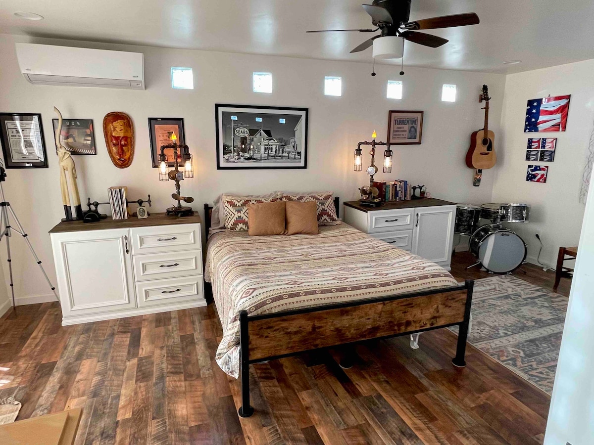 Spacious and private, with plenty of drawers, a large mirrored closet, has it's own spa-like bathroom, and custom made lamps. You can have just the candle flame or the 2 dimmable Edison bulbs, or both. Also a record player and album collection.