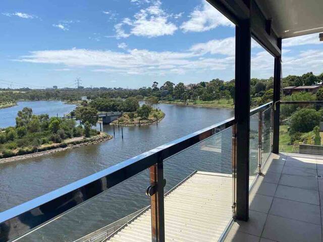 River’s Edge Luxury With Sweeping Views gallery image 3
