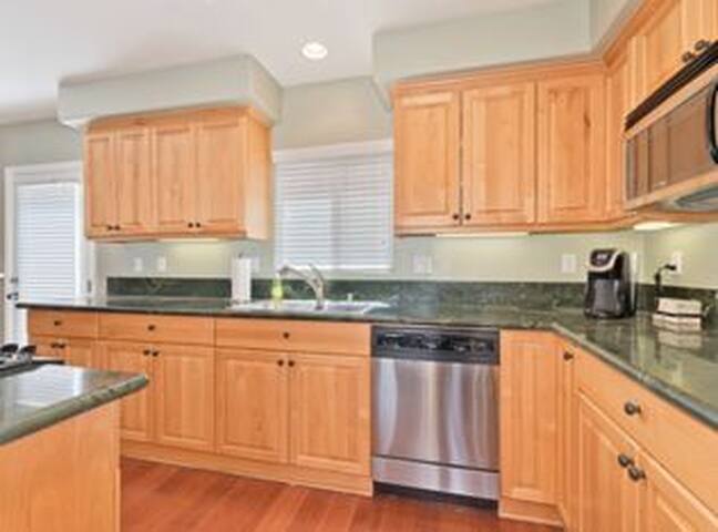 13+ guests required to get 4 bedrooms gallery image 3