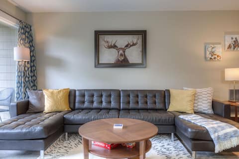 Top performing Airbnb: Slope-Side 1 Bedroom, Walk to Chairlifts! in Big Sky
