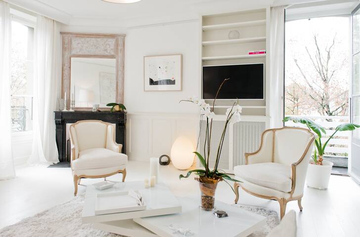 Luxurious 2 bedrooms apartment gallery image 2