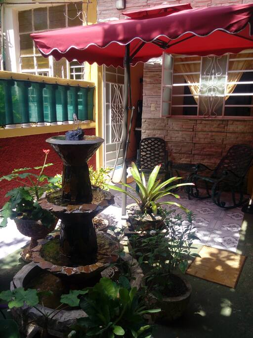 Un hermoso jardín donde puede pasar un rato agradable