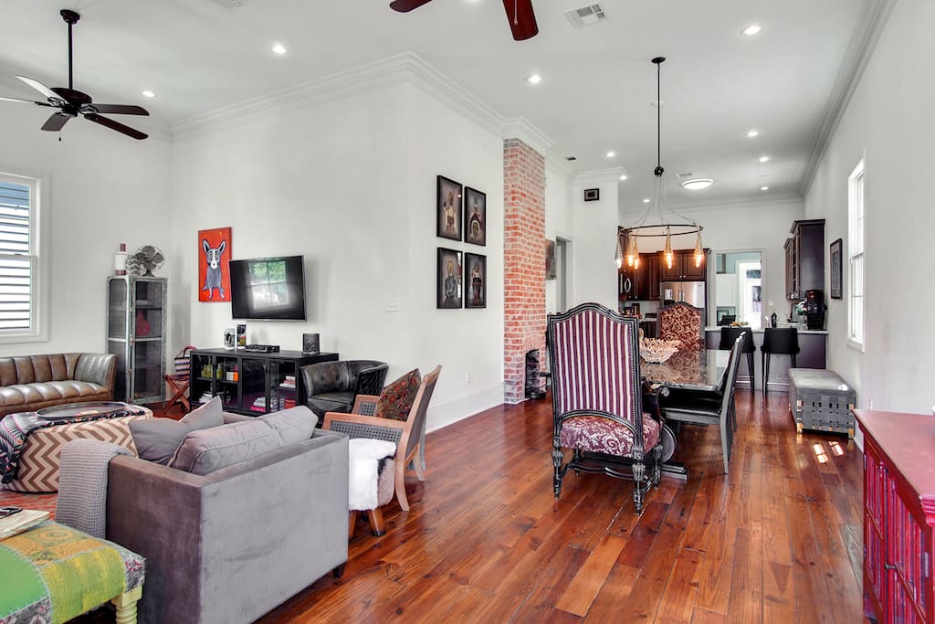 Open concept from living/dining/kitchen...