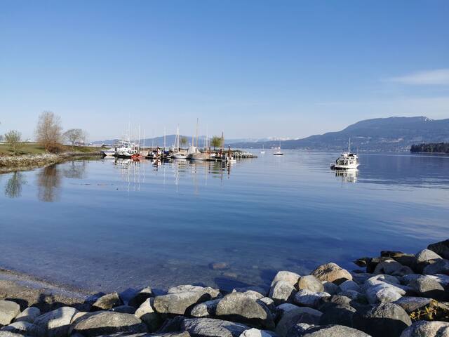 Bright 2BR w/ Balcony – Prime Kits Beach Location gallery image 5