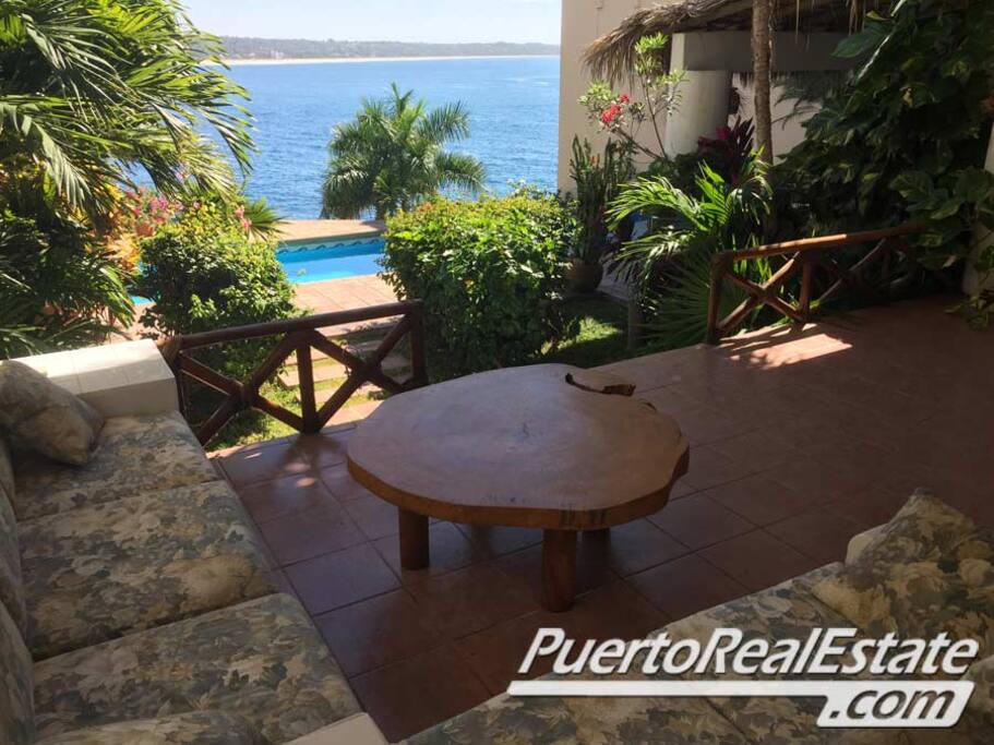 Outdoor Dining and Living Area