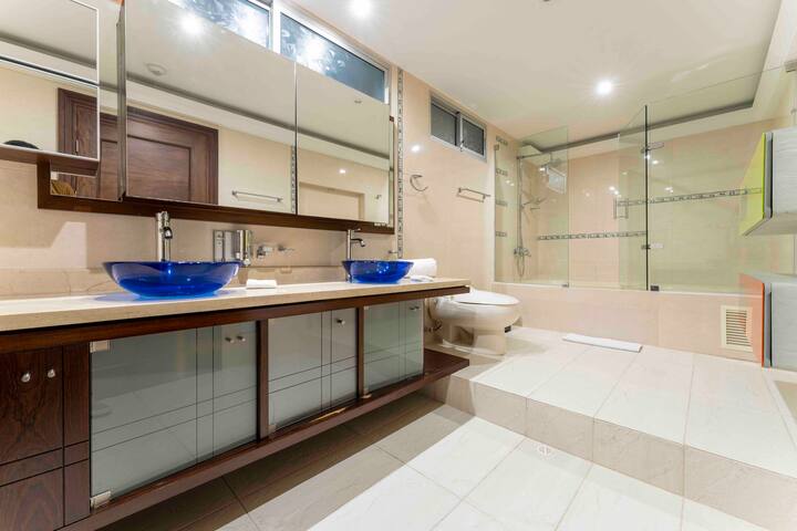 Entire home with 1 bedrooms in El Poblado - Loft 06 Poblado•Fast WiFi•Pool•Balcón•Top Location