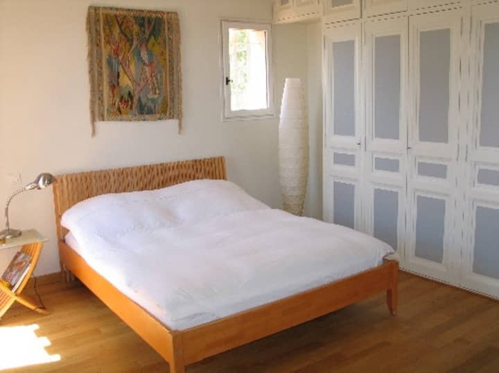 Spavaća soba, krevet 1,60. Balkon