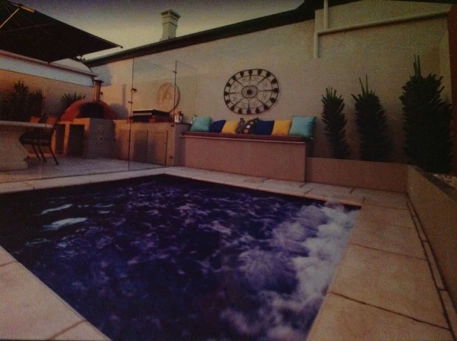 Plunge pool