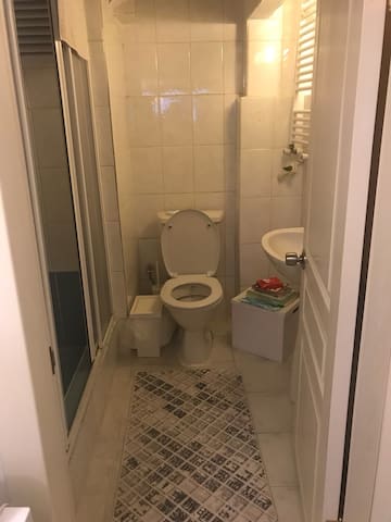 Kuzguncuk paylaşımlı/ Ulaşımı rahat nezih bir semt