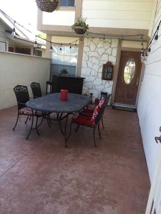 Large entry patio with heater. Great for family meals enjoying California weather
