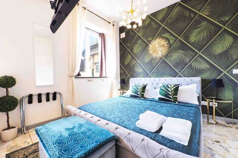 DUOMO Luxury in Prestigious Building Green