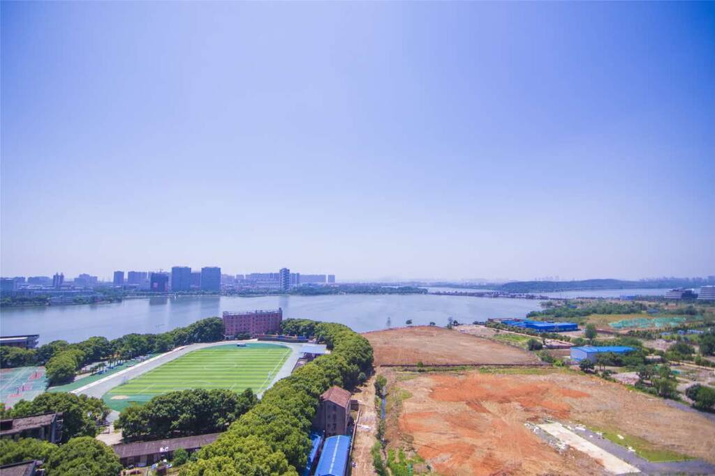 从房间俯瞰南湖