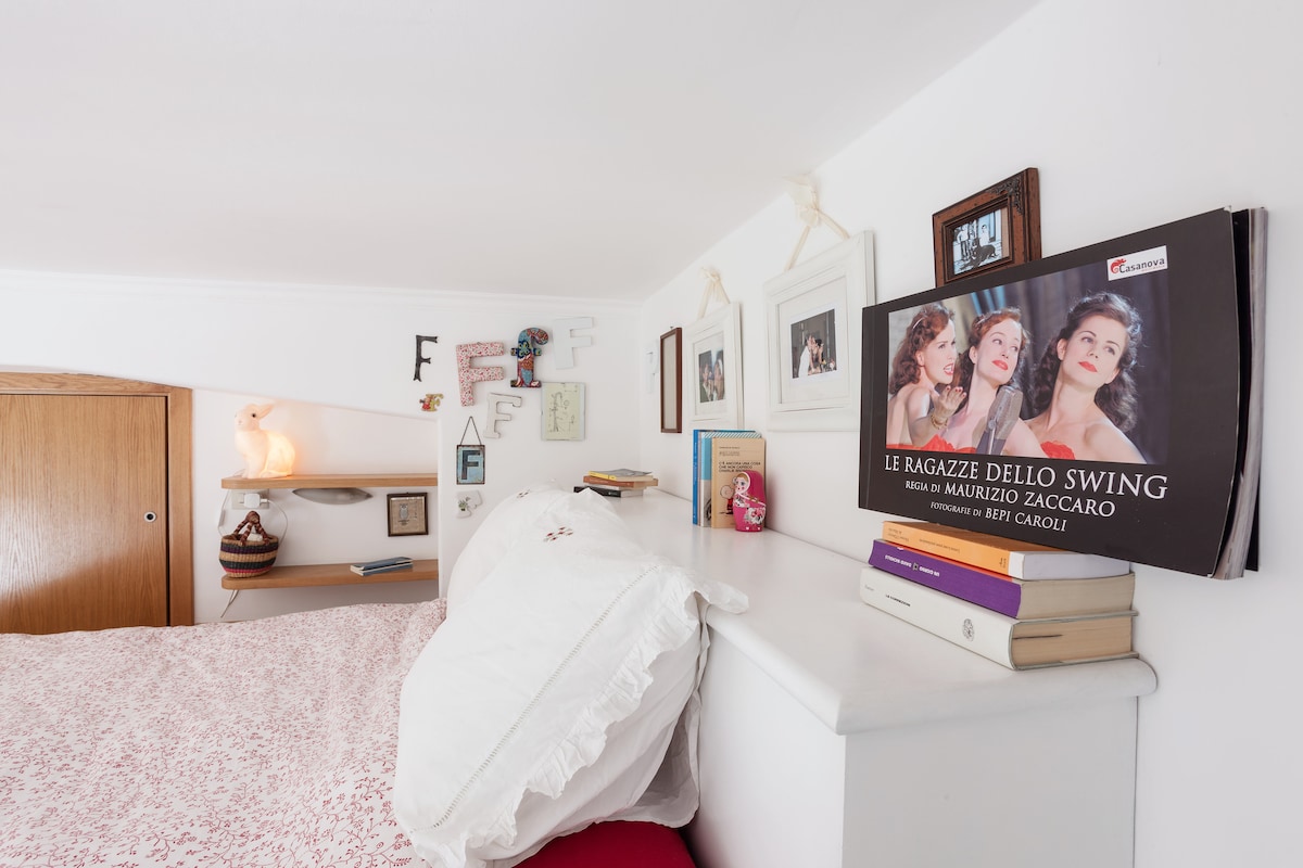 spálňa v mezaníne