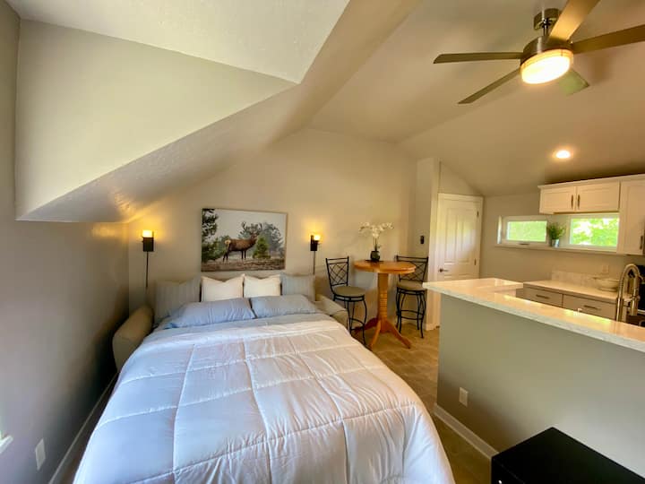 “Upstage Suite” Guest House, Downtown Cedar City - Cedar City, UT