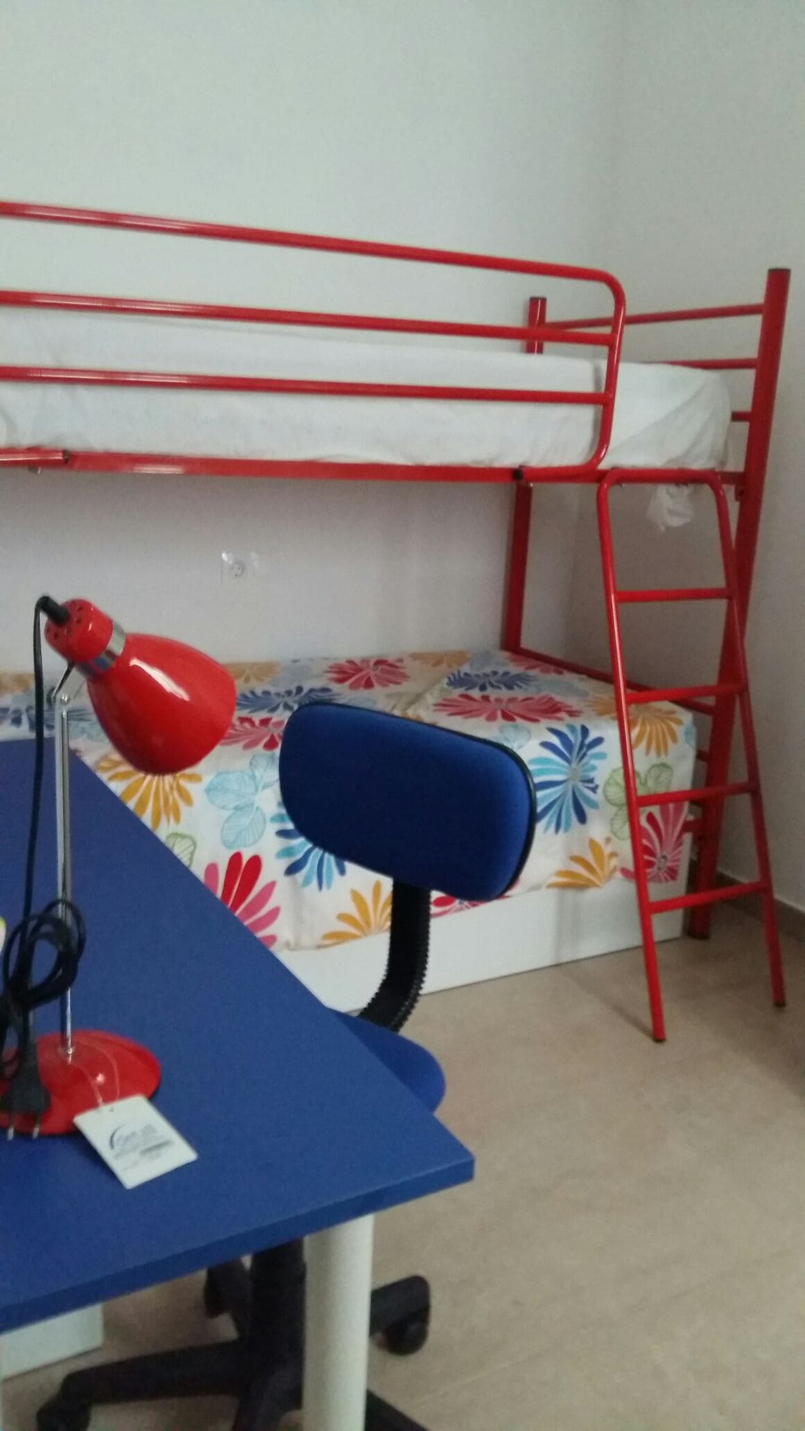 Dormitorio con literas