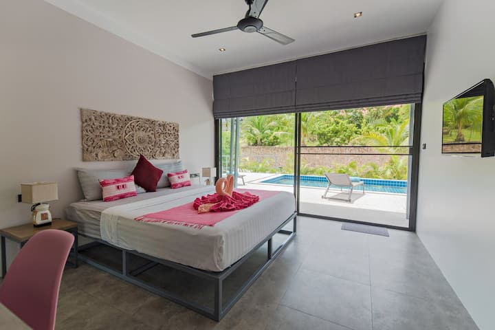 Chumba cha kulala cha kujitegemea. 
Kitanda cha ukubwa wa King (sentimita 180). Kiyoyozi + feni + sanduku la usalama + bafu la chumbani. CHUMBA CHA KULALA N°2

Sasa kuna uhusiano na jikoni kutoka chumba hiki cha kulala. 