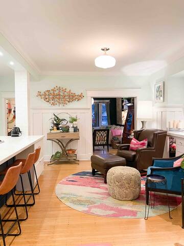 4+ bed Character Home Blocks to Beach. gallery image 5