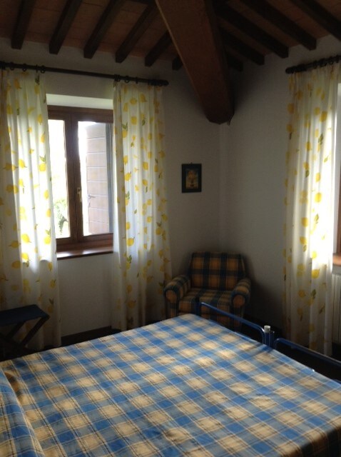 Stanza gialla / The Yellow bedroom 