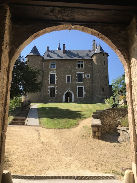 Top performing Airbnb: 36sqm apartment in the heart of Uriage Castle in Saint Martin D'uriage