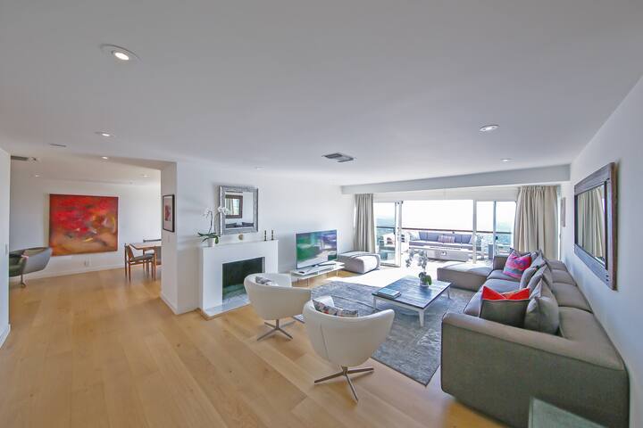 Spectacular Home With Breathtaking View gallery image 2