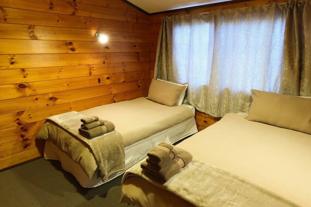 2nd Bedroom with 2 x King Single Beds