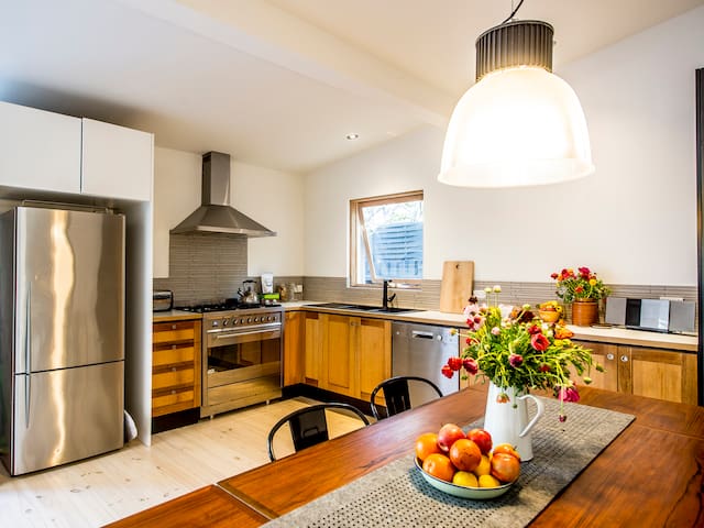 2 Beautiful Houses – 1 property – Close to city! gallery image 3