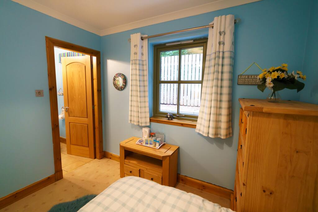 ensuite room