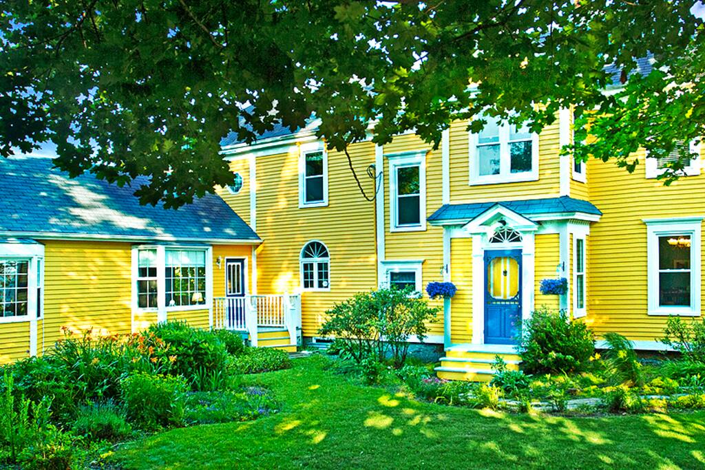 Captain's Bell Bed and Breakfast - Bed and breakfasts for Rent in