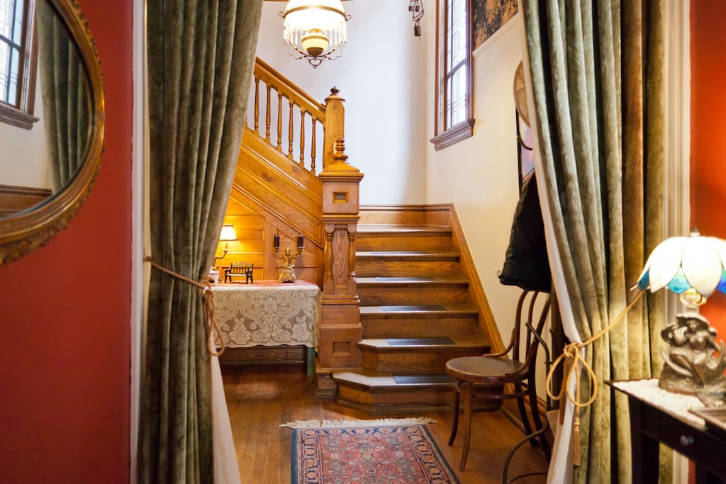 The Bellows' Studio Loft (3rd floor apartment) Lofts for Rent in