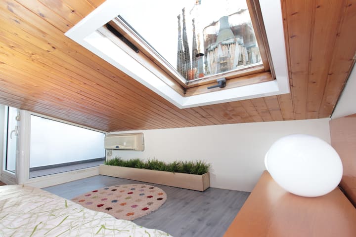 Sleep under Sagrada towers - Gaudí's Mansard