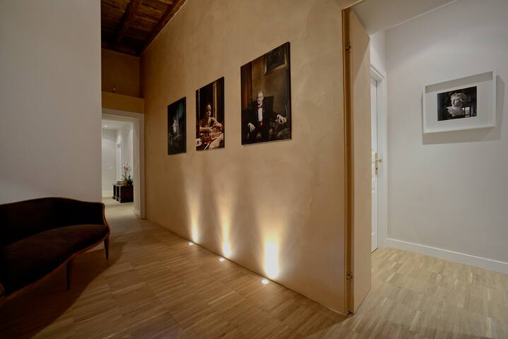 architect designed apartment near Coloseum gallery image 3