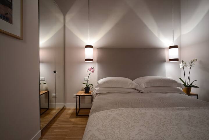 architect designed apartment near Coloseum gallery image 2