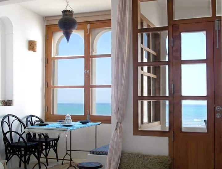 Charming house facing the Ocean