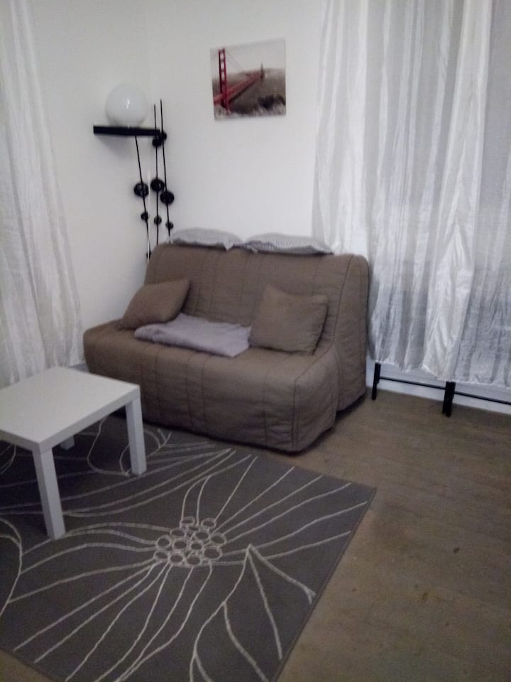 2 rooms near city center and sea