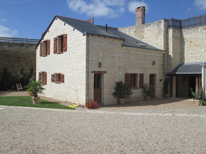 Semi-troglodyte cottage 5 p near Saumur and Doué