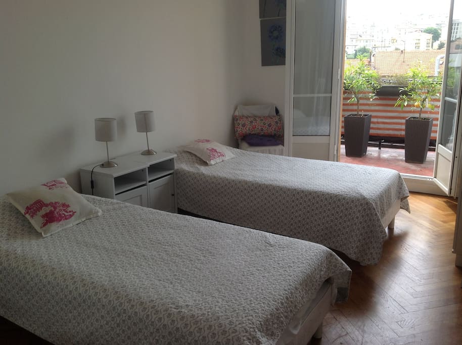 Twin bedroom with door to front balcony