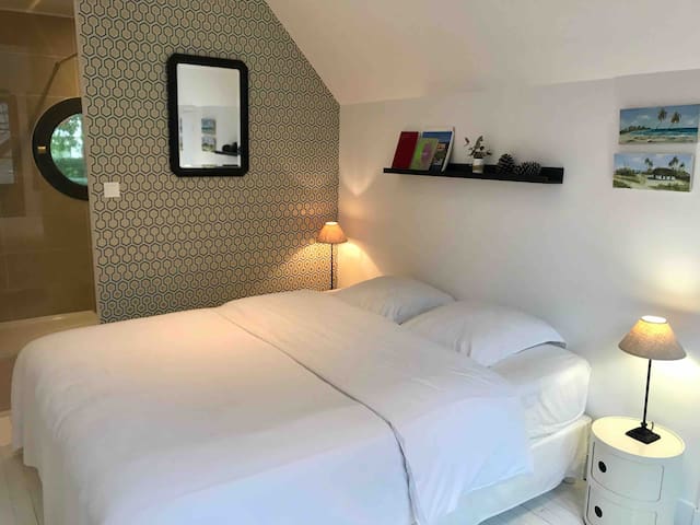 Chambre privée/indépendante avec SDB/WC et Parking