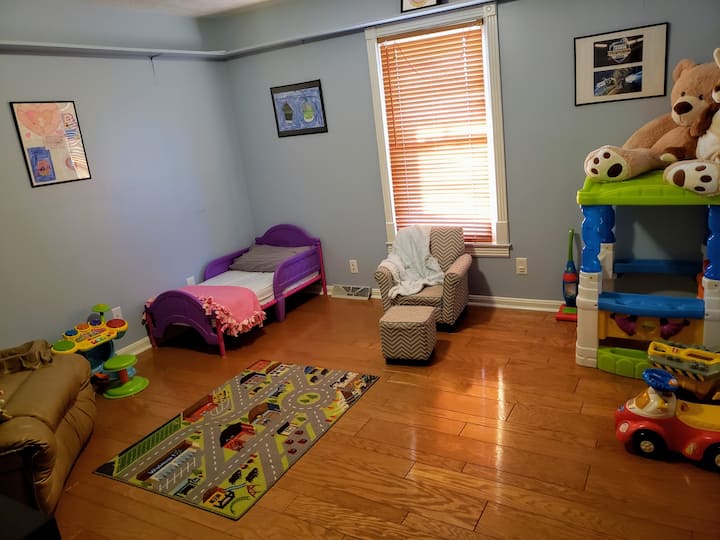 Bedroom 3 - Kids Playroom - Entrance View