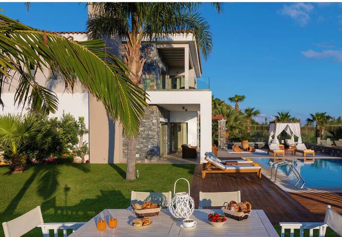 Luxury IRIDA VILLA in Hersonissos,with heated pool gallery image 5