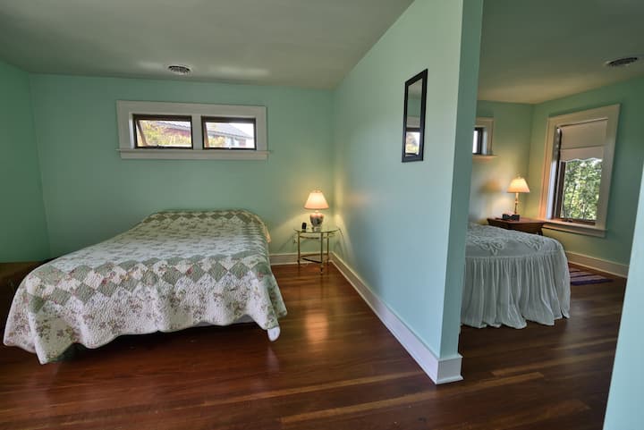 Split bedroom