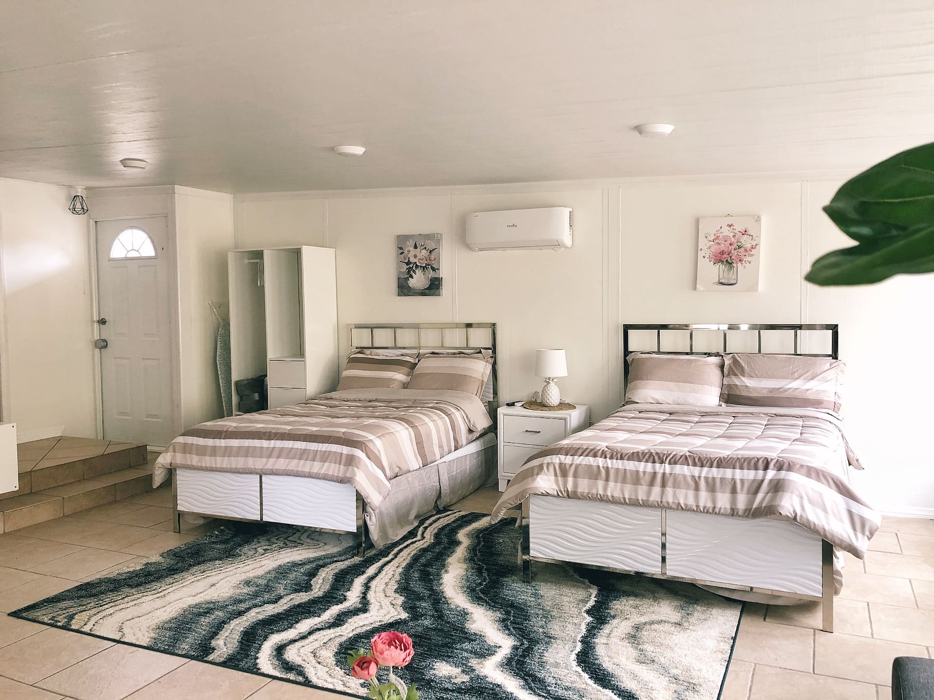New Master guest suite Private entry/bath Disney