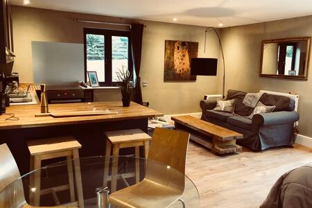 “The Most Cosy, Romantic Spot in Kent!” Great Bath