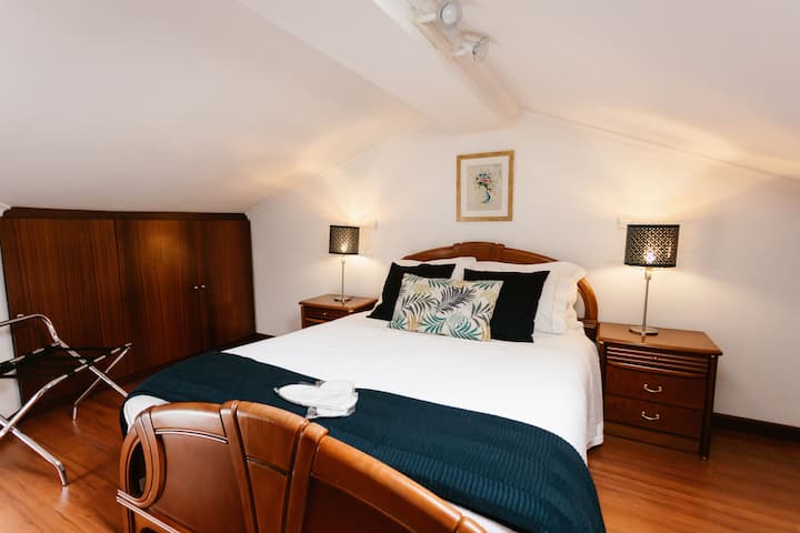 Attick [chumba cha vitanda viwili]