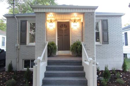 Bungalow near Downtown, Keeneland, UK