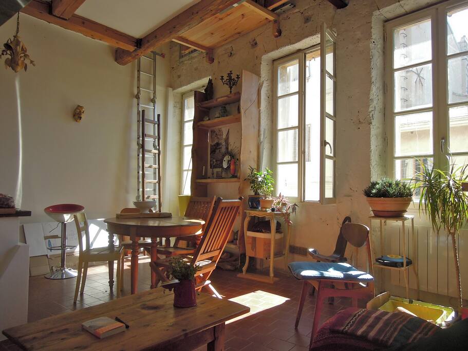 Coin salle à manger. Ouvert, lumineux, aéré
