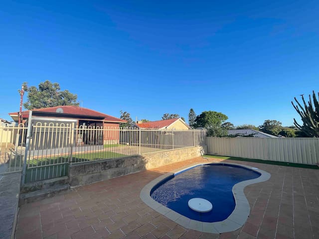 Cooby 6 bedroomx 3 bath-Freo beach Murdoch Uni